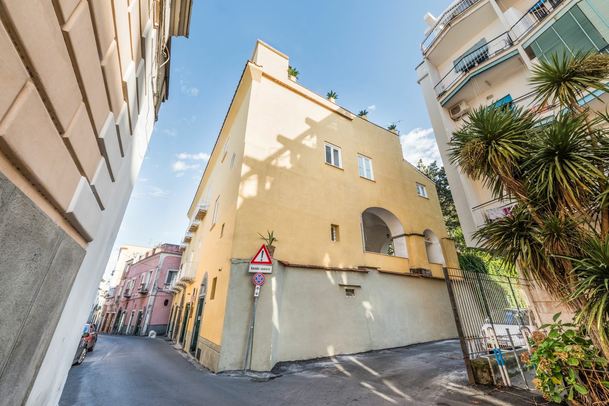 Palazzo Sassi Ξενοδοχείο Meta Εξωτερικό φωτογραφία